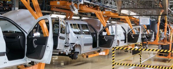 Сборочный конвейер завода АвтоВАЗ в Тольятти - Sputnik Беларусь