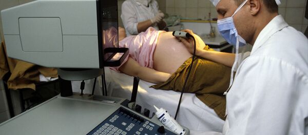 Осмотр беременной женщины - ультразвуковое диагностирование - Sputnik Беларусь