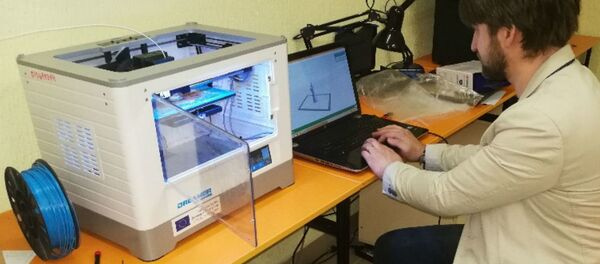 В БНТУ изготавливают детали для аппаратов вентиляции легких с помощью 3D-принтера В БНТУ изготавливают детали для аппаратов вентиляции легких с помощью 3D-принтера - Sputnik Беларусь