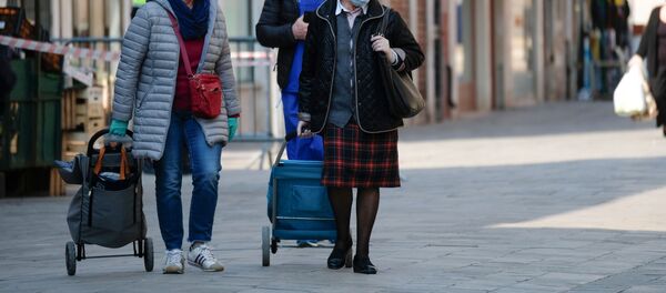 Людзі ў масках на вуліцах Венецыі Людзі ў масках на вуліцах Венецыі - Sputnik Беларусь