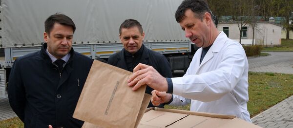 Видеофакт: белорусские врачи получили респираторы от Росатома - Sputnik Беларусь