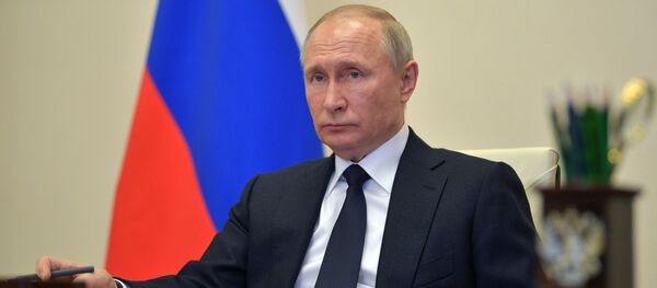 Пуцін праводзіць антыкрызісную нараду з урадам у анлайн-рэжыме Пуцін праводзіць антыкрызісную нараду з урадам у анлайн-рэжыме - Sputnik Беларусь