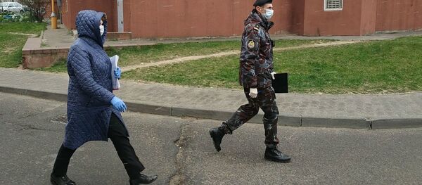 Как милиция и медики проверяют самоизолированных - Sputnik Беларусь