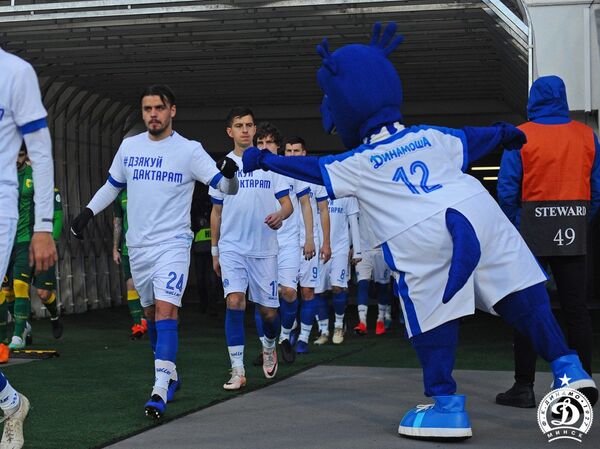 Дзякуй дактарам: футболисты Динамо-Минск поддержали врачей и выиграли - Sputnik Беларусь