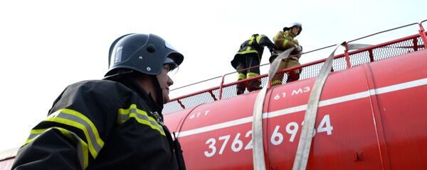Сотрудники пожарной службы МЧС РФ - Sputnik Беларусь