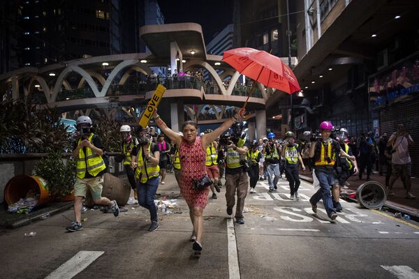 Один из снимков репортажа Hong Kong Unrest фотографа Nicolas Asfouri, победившего в конкурсе World Press Photo 2020 в категории General News - Sputnik Беларусь