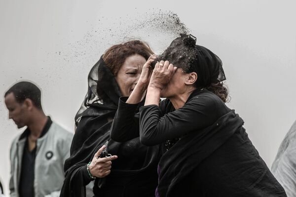 Снимок Relative Mourns Flight ET 302 Crash Victim фотографа Mulugeta Ayene, победитель конкурса World Press Photo 2020 - Sputnik Беларусь
