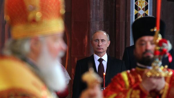Президент России Владимир Путин на пасхальном богослужении - Sputnik Беларусь
