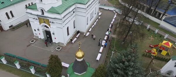 Видеофакт: как выглядят храмы на Пасху до и во время пандемии? - Sputnik Беларусь