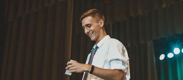 Студент БГУ Сергей переболел коронавирусом и вернулся к учебе, правда, пока дистанционной - Sputnik Беларусь