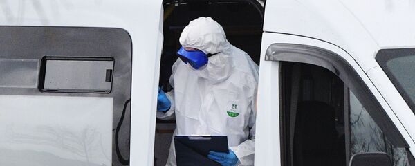 Медик в машине скорой помощи  - Sputnik Беларусь