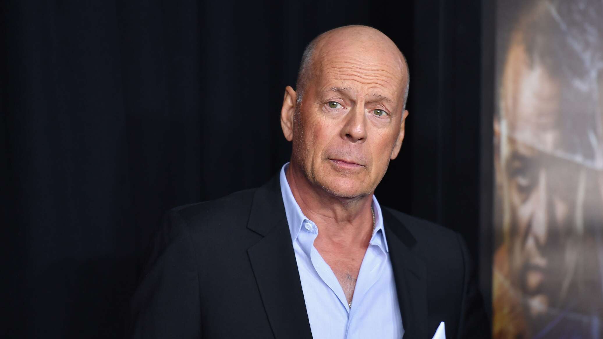 Где брюс уиллис. Брюс Уиллис. Bruce Willis 2022. Брюс Уиллис фото 2022. Брюс Уиллис 2019.