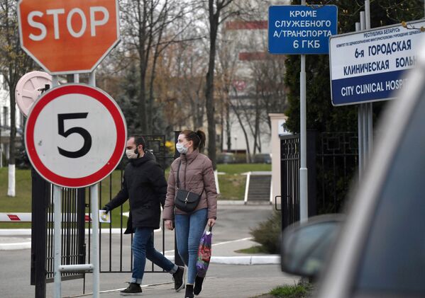Посещения пациентов в больнице запрещены еще со 2 марта, но передачу передать можно - Sputnik Беларусь