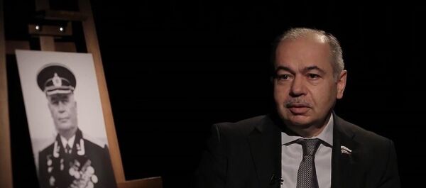 Умаханов рассказал о родителях и прочел стихи Умаханов рассказал о родителях и прочел стихи - Sputnik Беларусь