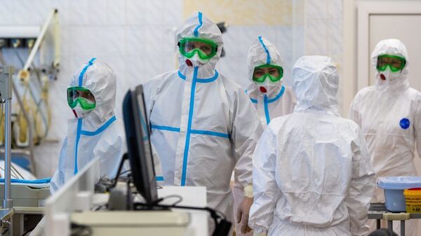 Медицинские работники в коронавирусном стационаре в Москве - Sputnik Беларусь
