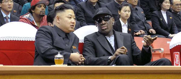 Председатель КНДР Ким Чен Ын и бывший баскетболист Деннис Родман - Sputnik Беларусь
