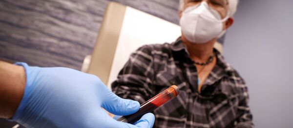 Прабірка з крывёй чалавека, які перахварэў каронавірусам - Sputnik Беларусь