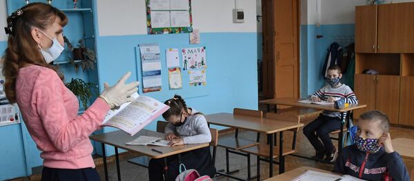 Карпенка растлумачыў, як будуць атэстоўваць вучняў у апошняй чвэрці Карпенка растлумачыў, як будуць атэстоўваць вучняў у апошняй чвэрці - Sputnik Беларусь
