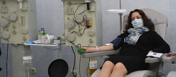 Доноры плазмы РНПЦ трансфузиологии и биотехнологий - переболевшие коронавирусом нового типа люди Доноры плазмы РНПЦ трансфузиологии и биотехнологий - переболевшие коронавирусом нового типа люди - Sputnik Беларусь