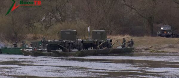 Навести мосты – тоже искусство: как работают военные инженеры - видео - Sputnik Беларусь