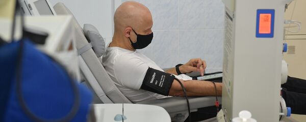 Доноры плазмы РНПЦ трансфузиологии и биотехнологий - переболевшие коронавирусом нового типа люди - Sputnik Беларусь