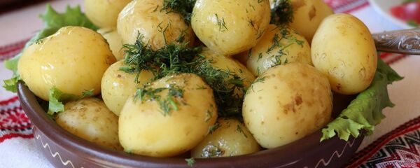 Молодой отварной картофель, архивное фото - Sputnik Беларусь