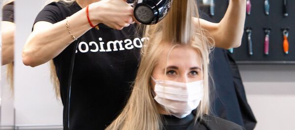 Работа парикмахера, архивное фото - Sputnik Беларусь