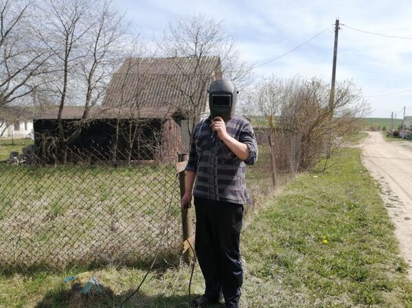 Картошку никто не отменял: на изоляцию всей деревней - Sputnik Беларусь