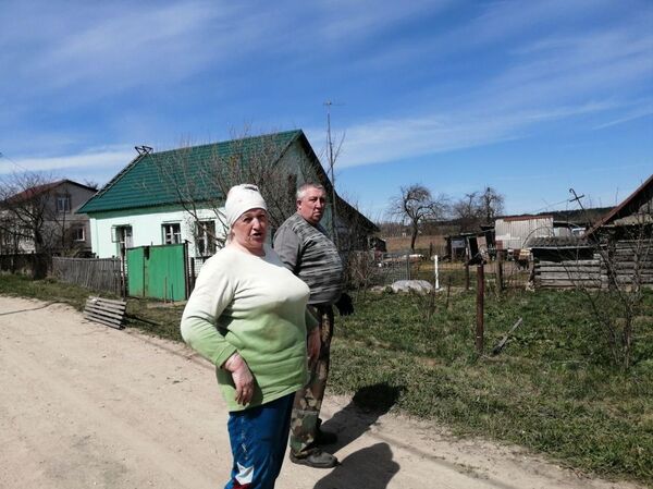 Картошку никто не отменял: на изоляцию всей деревней - Sputnik Беларусь