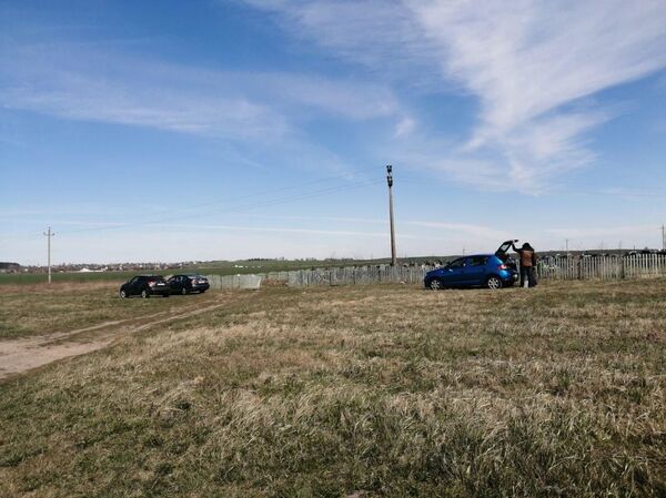 Картошку никто не отменял: на изоляцию всей деревней - Sputnik Беларусь