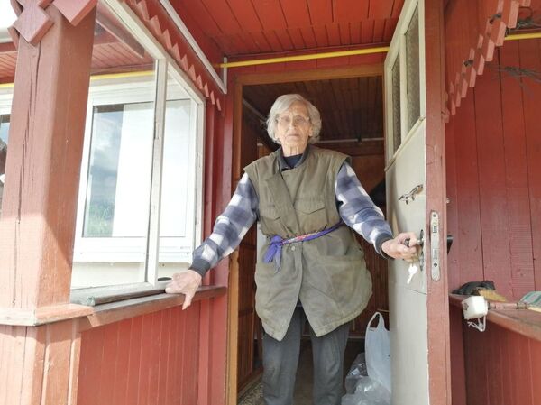 Картошку никто не отменял: на изоляцию всей деревней - Sputnik Беларусь