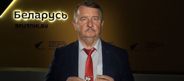 Грузовик против самолета: Дед несся по полю, немецкий летчик несся за ним - Sputnik Беларусь