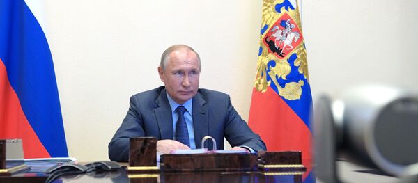 Президент РФ Владимир Путин во время встречи в режиме видеоконференции с губернатором Президент РФ Владимир Путин во время встречи в режиме видеоконференции с губернатором - Sputnik Беларусь