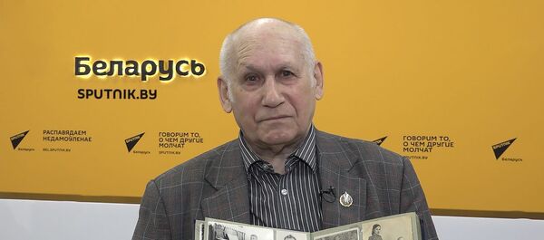 Эдуард Ханок вспоминает об отце Эдуард Ханок вспоминает об отце - Sputnik Беларусь