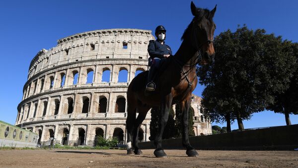 Конная полиция в Риме возле Колизея - Sputnik Беларусь