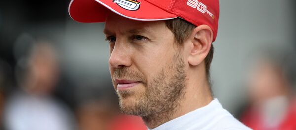 Гонщик Ferrari Себастьян Феттель Гонщик Ferrari Себастьян Феттель - Sputnik Беларусь