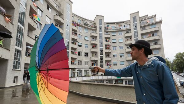 Жители апартаментов в Женеве устраивают хоровое пение - Sputnik Беларусь