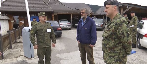 Кустурица пригласил российских военных на дезинфекцию в этнодеревню - видео - Sputnik Беларусь