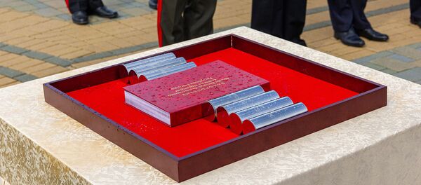 Капсулы с памятью: землю с воинских захоронений передали в главный храм армии России - Sputnik Беларусь