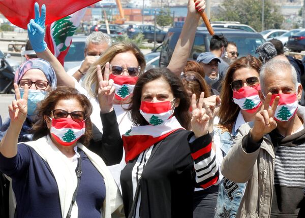 Демонстранты во время акции протеста в День Труда в Бейруте - Sputnik Беларусь