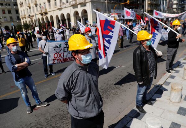 Члены коммунистической профсоюзной организации в Салониках, Греция, приняли участие в митинге, посвященном 1 Мая - Sputnik Беларусь