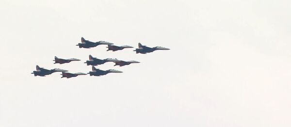 Репетиция воздушной части парада Победы в Москве - видео - Sputnik Беларусь