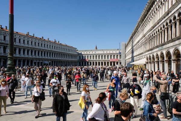 Шествие торговцев в Венеции после этапного завершения карантина в Италии  - Sputnik Беларусь