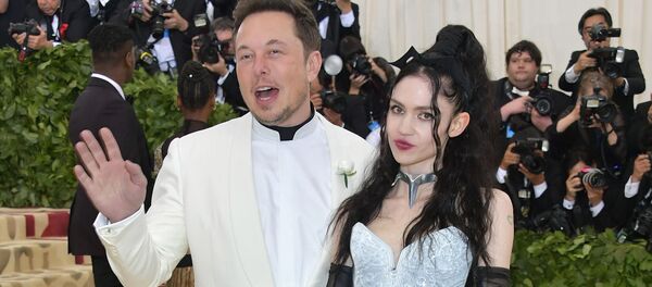 Илон Маск и певица Граймс  - Sputnik Беларусь
