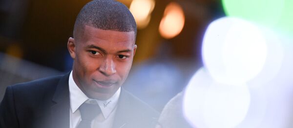 Французский футболист Килиан Мбаппе Французский футболист Килиан Мбаппе - Sputnik Беларусь