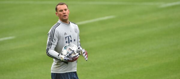 Голкипер мюнхенской Баварии Мануэль Нойер Голкипер мюнхенской Баварии Мануэль Нойер - Sputnik Беларусь