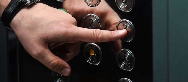 Мужчина в лифте, архивное фото - Sputnik Беларусь