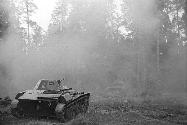 Бой под городом Ржевом, Калининский фронт. Танк Т-60 производился до 1943 года, когда был заменен более мощным легким танком Т-70. Было выпущено почти 6 тысяч, сегодня сохранилось не более пяти подобных танков в музеях России и Финляндии. - Sputnik Беларусь