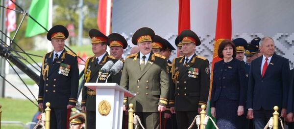 Аляксандр Лукашэнка на парадзе ў гонар 75-годдзя Перамогі Аляксандр Лукашэнка на парадзе ў гонар 75-годдзя Перамогі - Sputnik Беларусь