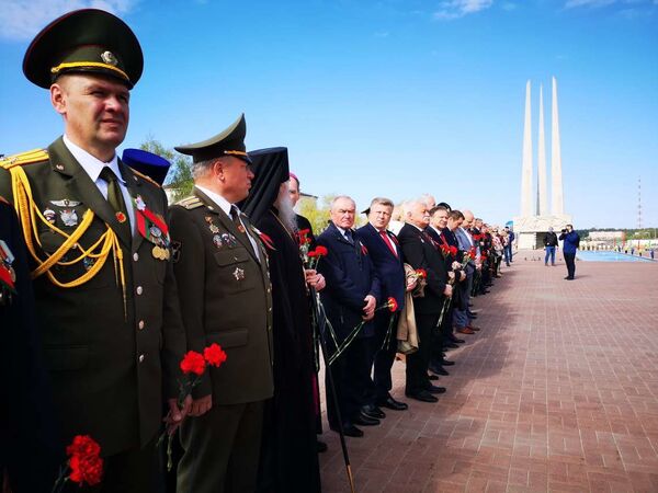 День Победы в Витебске: немноголюдно, но очень торжественно День Победы в Витебске: немноголюдно, но очень торжественно - Sputnik Беларусь